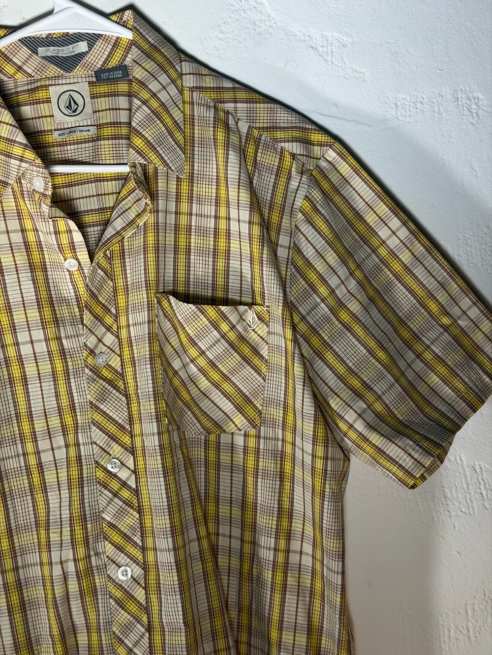 Volcom Men's Yellow and Brown Plaid Short Sleeve Button-Up Shirt - Picture 14 of 16